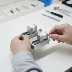 Helfende-Hand-Lötklammer – Doppelbacke, 11 mm Klemmweite — technical_how_it_works.step_2_image