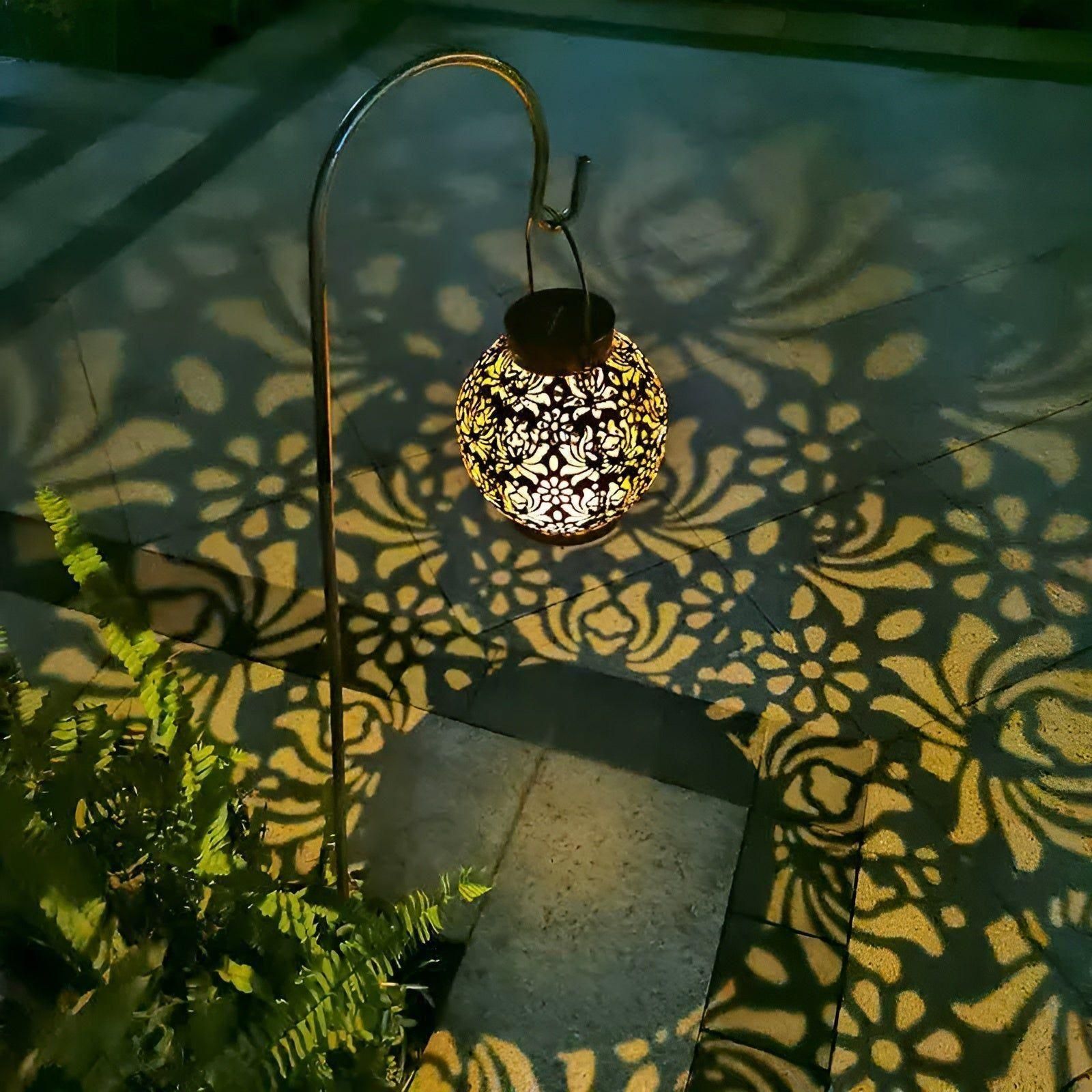 Solar-Gartenlampe mit Ornament-Design – Warmweißes LED-Licht -    Zorenza
