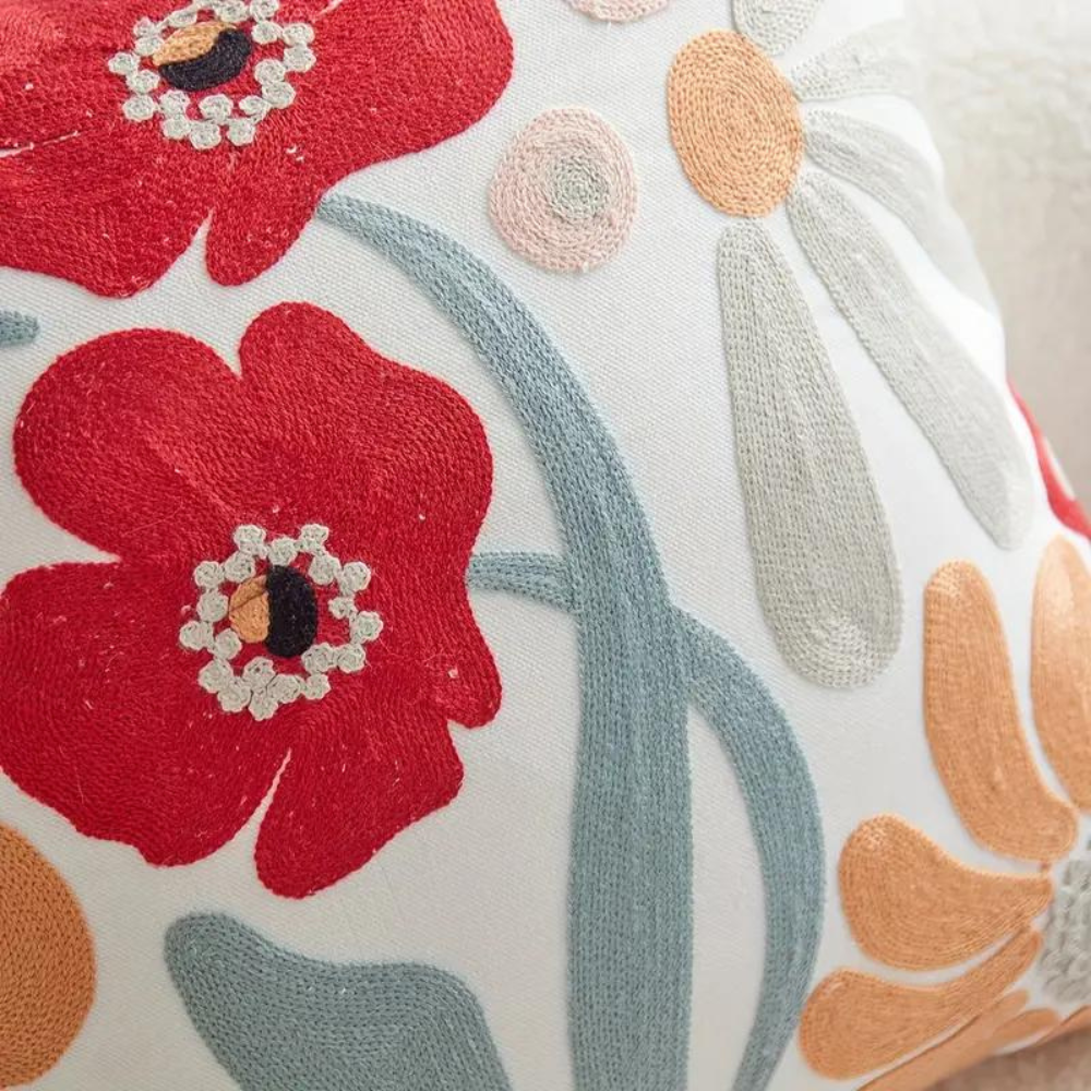 Kissenbezug mit gesticktem Blumen- und Botanik-Muster Zorenza