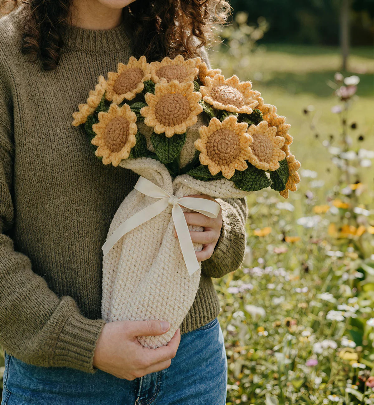 Blumenstrauß-Decke mit gehäkelten Blüten – Handgefertigt -    Zorenza