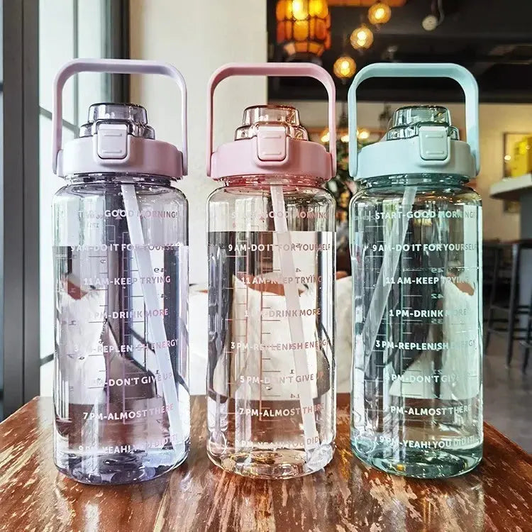 2-Liter-Trinkflasche mit Strohhalm & Zeitmarkierung – BPA-frei, Auslaufsicher Zorenza