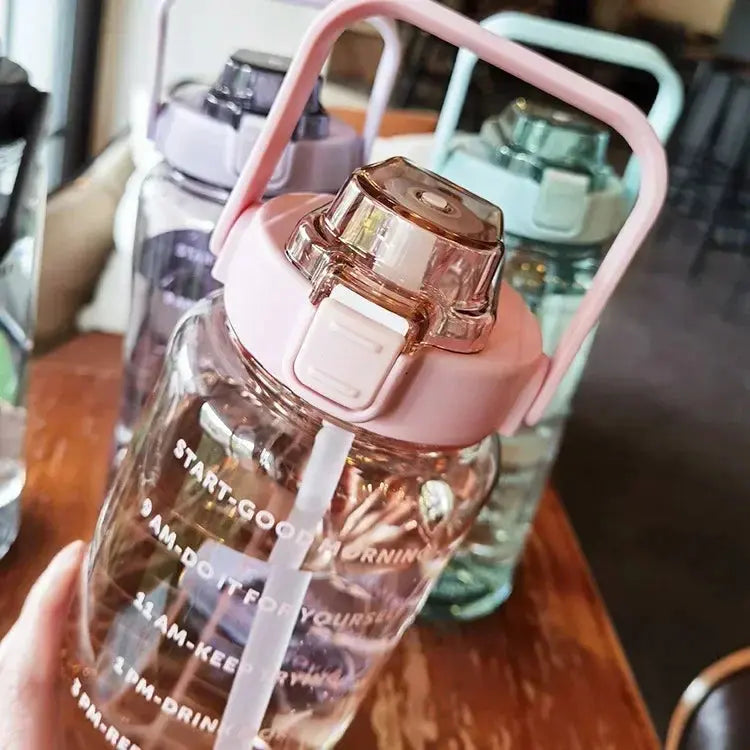 2-Liter-Trinkflasche mit Strohhalm & Zeitmarkierung – BPA-frei, Auslaufsicher Zorenza