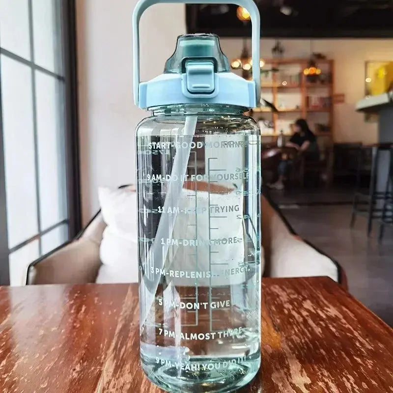 2-Liter-Trinkflasche mit Strohhalm & Zeitmarkierung – BPA-frei, Auslaufsicher Zorenza