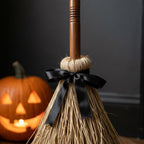 Hexenbesen Deko mit Sound und Bewegung, 95 cm, Halloween, batteriebetrieben -    Zorenza