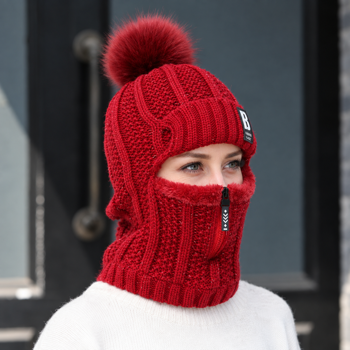 Strickmütze mit Schal und Fellbommel – Winddicht für kalte Tage -    Zorenza