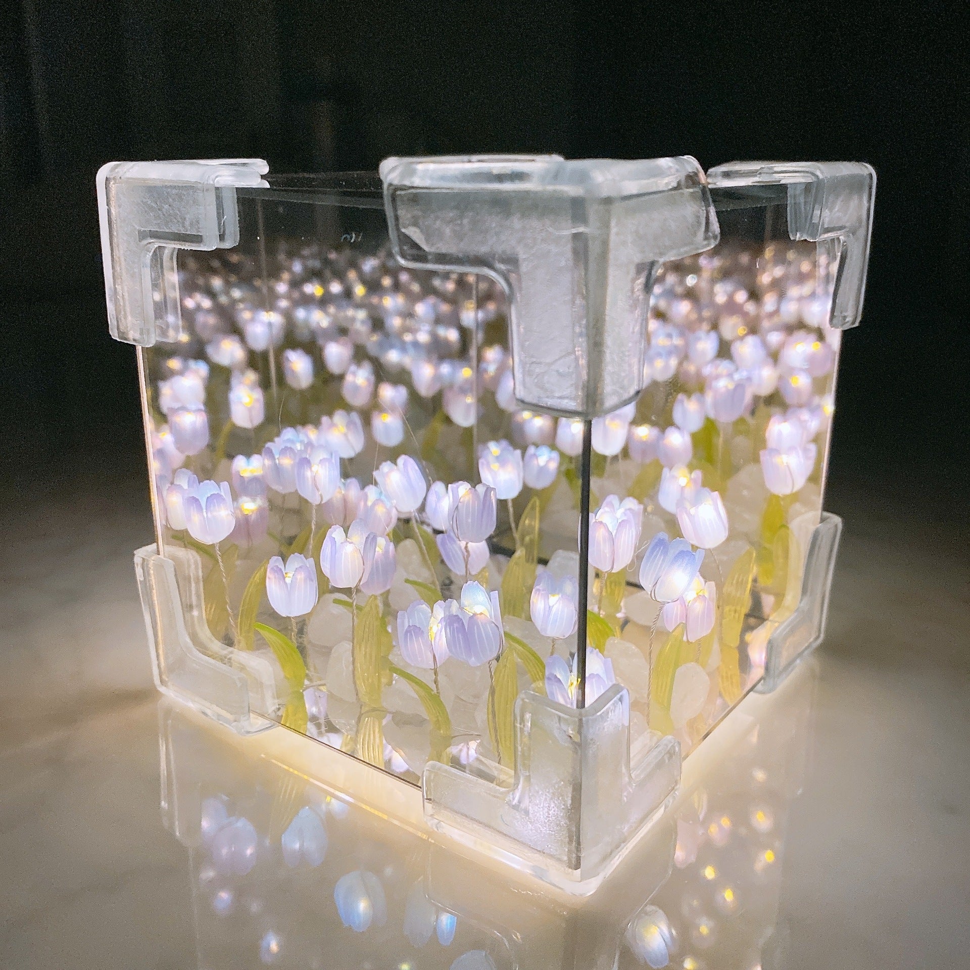 Tulpen-Leuchtbox mit Spiegeleffekt und LED-Licht -    Zorenza