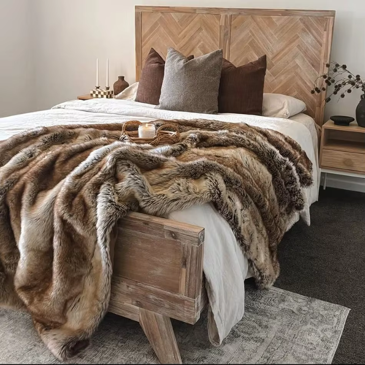 Kunstfell-Decke Braun-Creme aus 80 % Acryl -    Zorenza