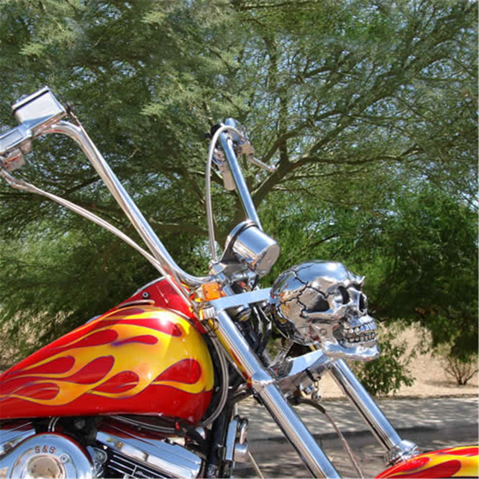 LED Totenkopf-Scheinwerfer fürs Motorrad – Leuchtende Augen, Chrom-Finish -    Zorenza