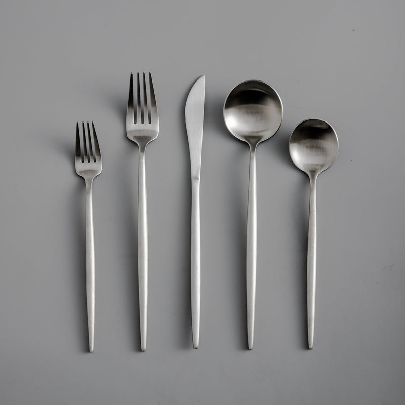 Besteckset Edelstahl 18/10 mit Titan-Finish – Minimalistisches Design -    Zorenza