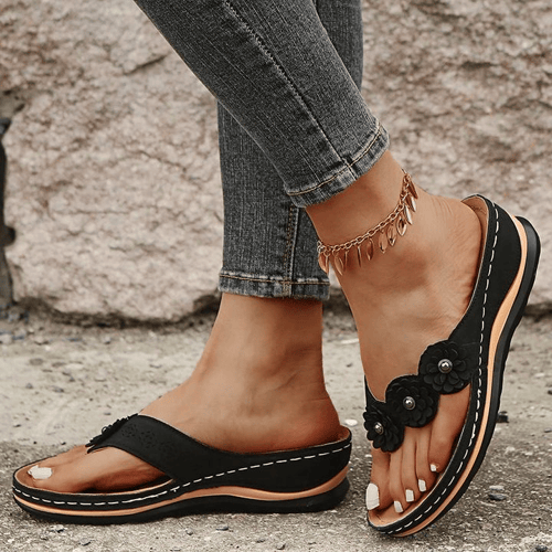 Damensandalen mit Blumendetail und Keilsohle -    Zorenza