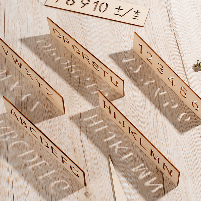Schreibvorlagen Holz – Buchstaben und Zahlen zum Lernen -    Zorenza