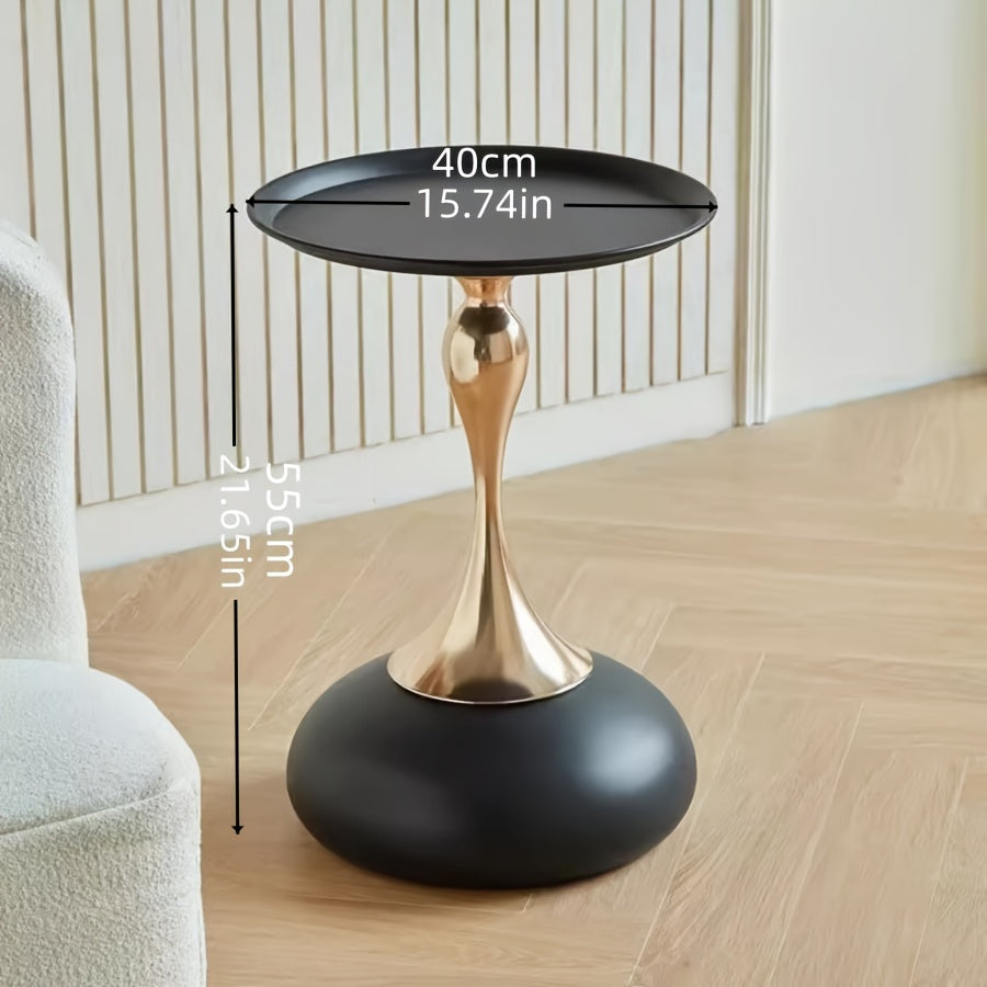 Eleganter Beistelltisch mit goldenem Tulpenfuß -    Zorenza