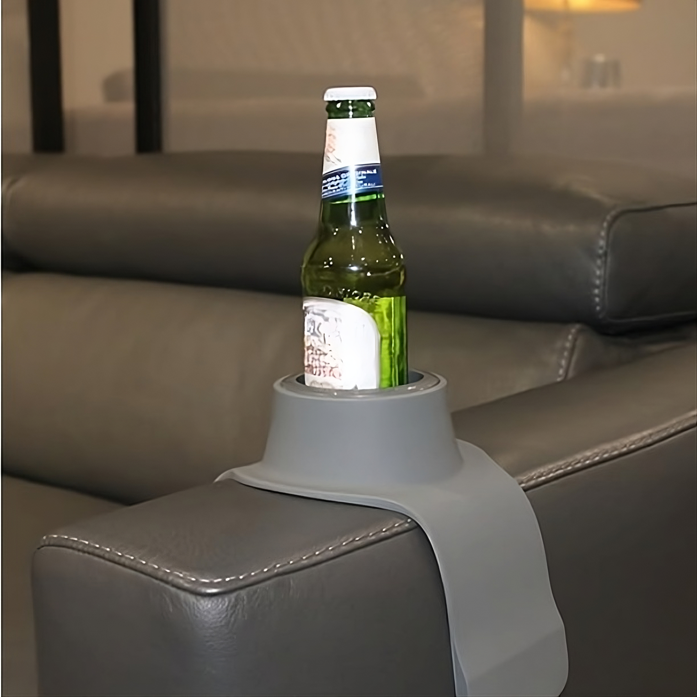 Getränkehalter für Sofa-Armlehnen aus Silikon -    Zorenza