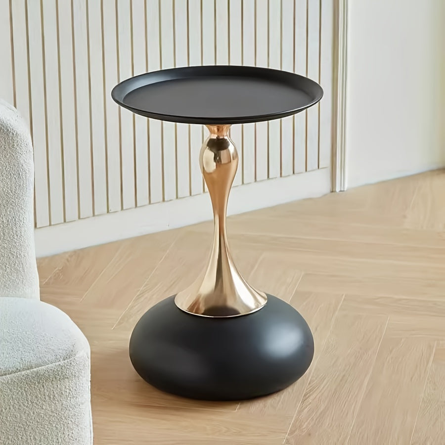 Eleganter Beistelltisch mit goldenem Tulpenfuß -    Zorenza
