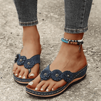 Damensandalen mit Blumendetail und Keilsohle -    Zorenza