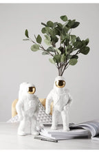 Astronauten-Blumenvase – Dekorative Figur mit integriertem Pflanzfach Zorenza