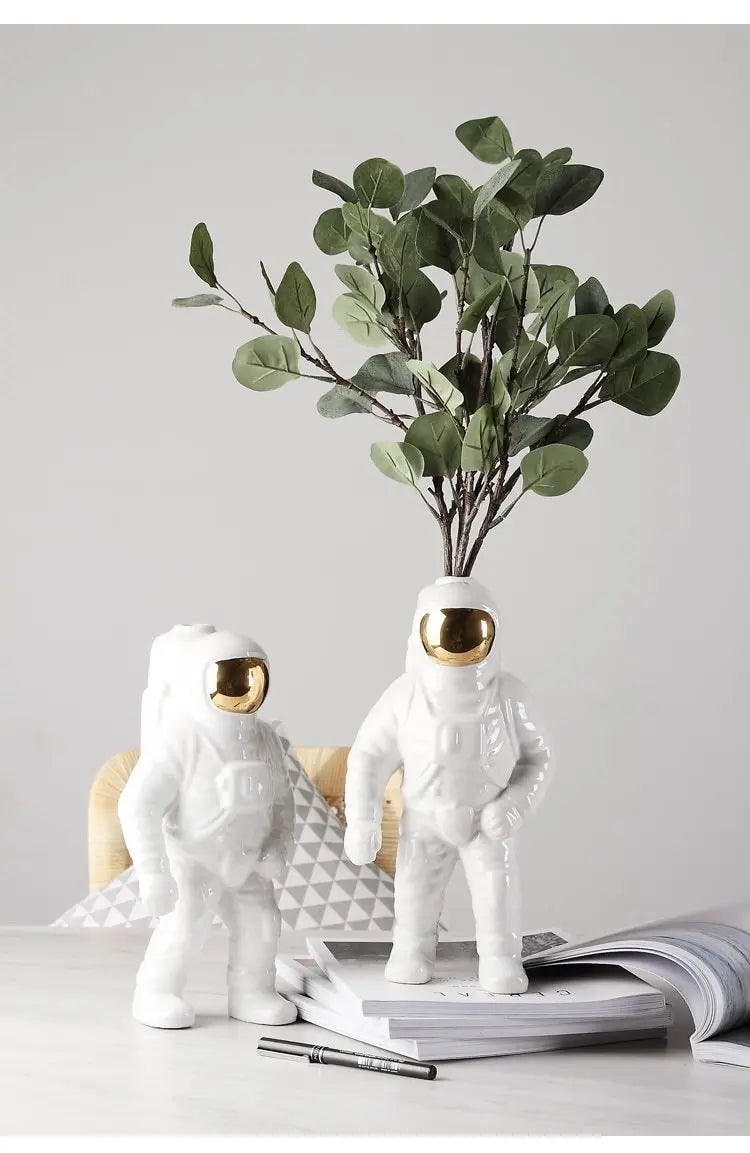Astronauten-Blumenvase – Dekorative Figur mit integriertem Pflanzfach Zorenza
