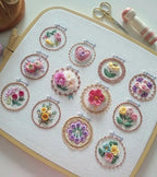 Blumen-Stickerei-Starter-Set – 12 Motive, komplett ausgestattet Zorenza