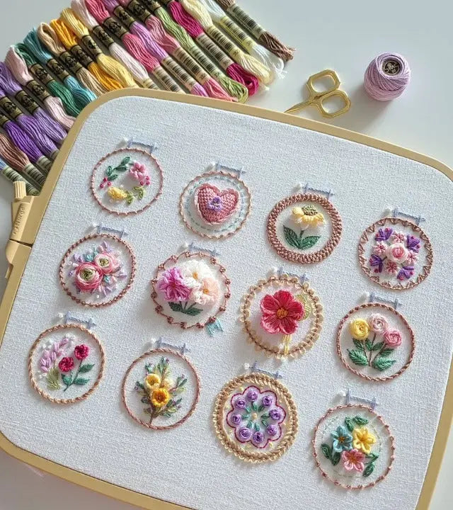 Blumen-Stickerei-Starter-Set – 12 Motive, komplett ausgestattet Zorenza