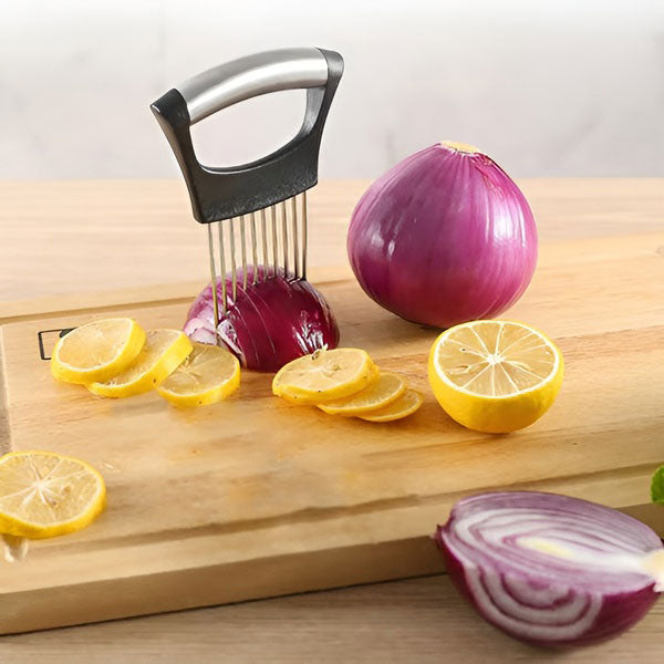 Zwiebelhalter Edelstahl mit Schneidehilfe – Sicheres Greifen -    Zorenza
