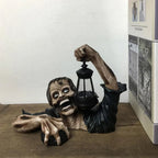 Zombie-Gartenfigur mit Laterne aus Resin -    Zorenza