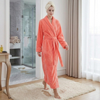 Kuscheliger Fleece-Bademantel mit Schalkragen — flauschig warm vom Bad bis zum Sofa -    Zorenza