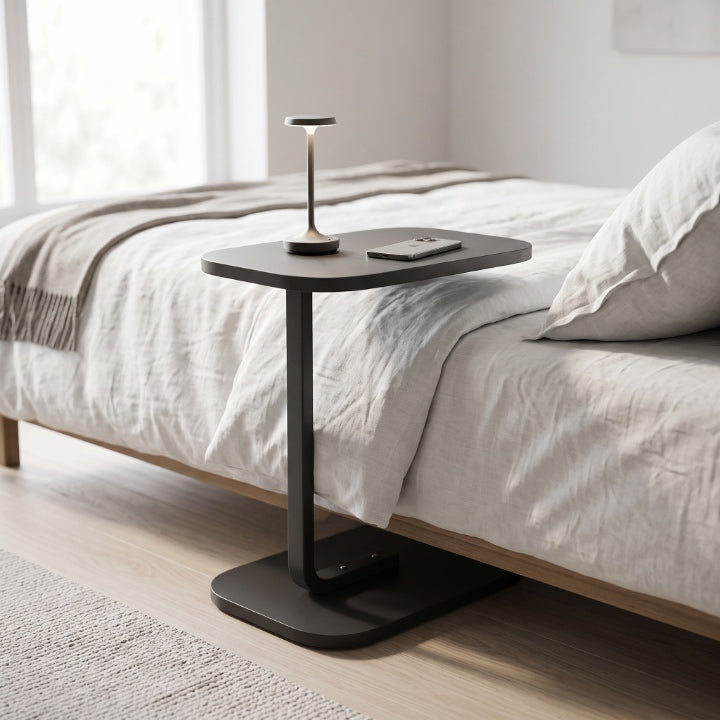 C-förmiger Beistelltisch aus Holz und Metall, schiebt sich unter Sofa oder Bett, 45 × 28 cm, Höhe 60 cm -    Zorenza