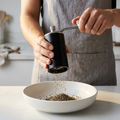 Gewürzmühle mit Kurbel — Edelstahl, frisch mahlen, intensives Aroma -    Zorenza