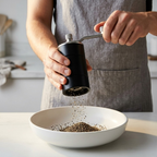 Gewürzmühle mit Kurbel — Edelstahl, frisch mahlen, intensives Aroma -    Zorenza