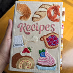 Handgefertigtes Rezeptbuch – Spritzwassergeschützte Seiten & bestickter Einband Zorenza
