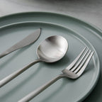 Besteckset Edelstahl 18/10 mit Titan-Finish – Minimalistisches Design -    Zorenza