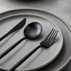 Besteckset Edelstahl 18/10 mit Titan-Finish – Minimalistisches Design -    Zorenza