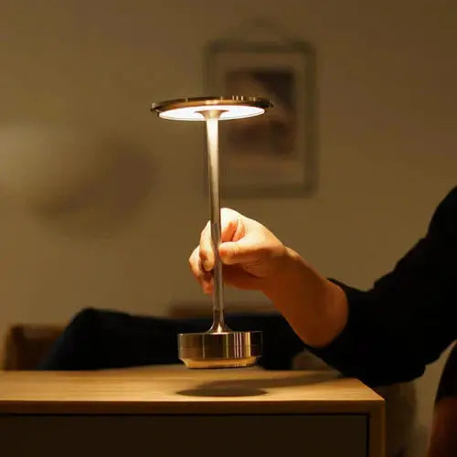 Kabellose LED-Tischlampe mit Dimmer – Warme Atmosphäre überall Zorenza