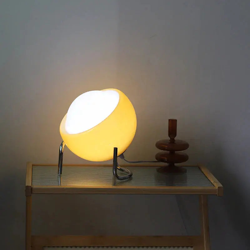 Kugelförmige Tischlampe mit warmem LED-Licht – im Retro-Stil Zorenza