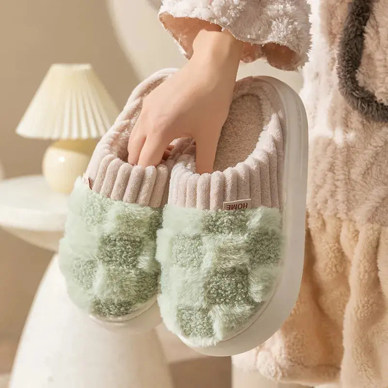 Kuschelige Hausschuhe mit dicker weicher Sohle – Warm & Rutschfest Zorenza