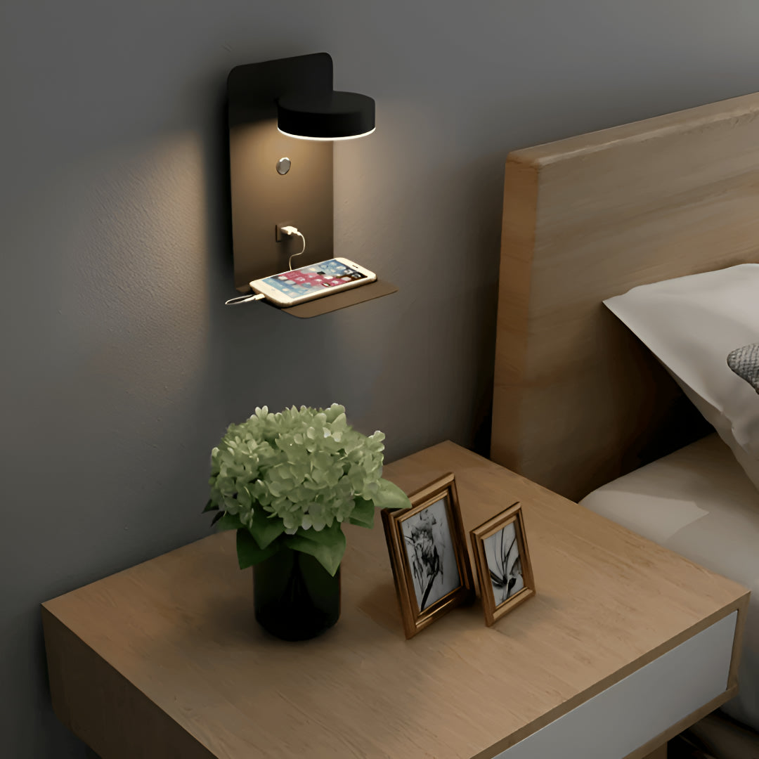 Wandleuchte mit USB-Ladestation und Ablage -    Zorenza