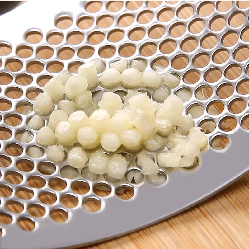 Langlebige Knoblauchpresse aus Edelstahl für müheloses Zerkleinern Zorenza