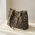 Leotard-Print Tote-Bag mit Goldketten-Detail Zorenza