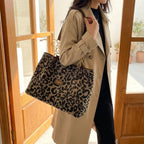 Leotard-Print Tote-Bag mit Goldketten-Detail Zorenza