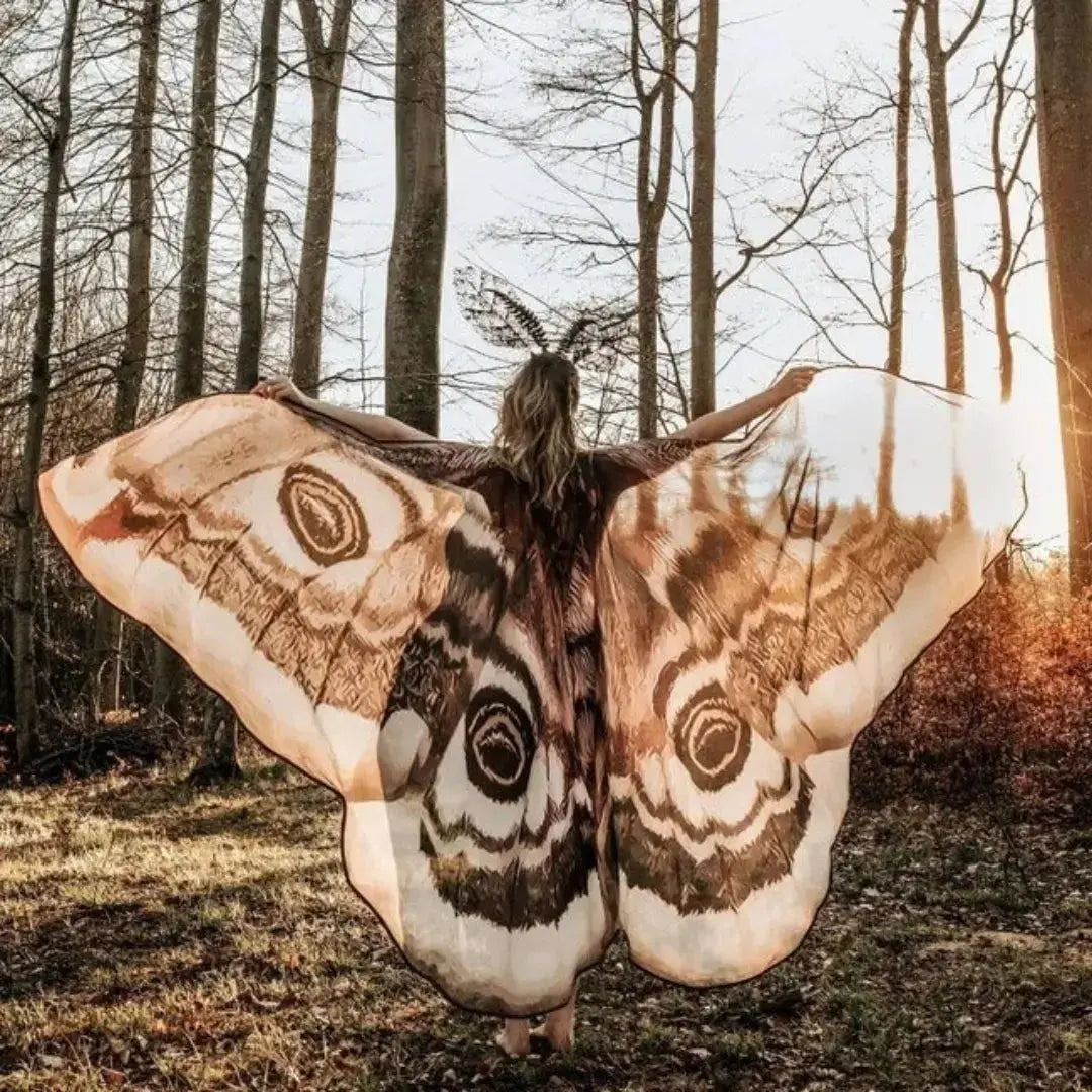 Mystischer Umhang „Grey Moth“ – Eleganter Zauber für Ihre Auftritte Zorenza