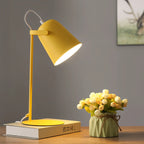 Nordische Tischlampe mit verstellbarem Schirm Zorenza
