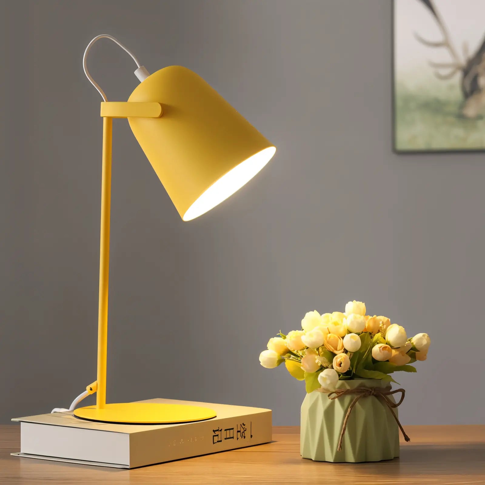Nordische Tischlampe mit verstellbarem Schirm Zorenza