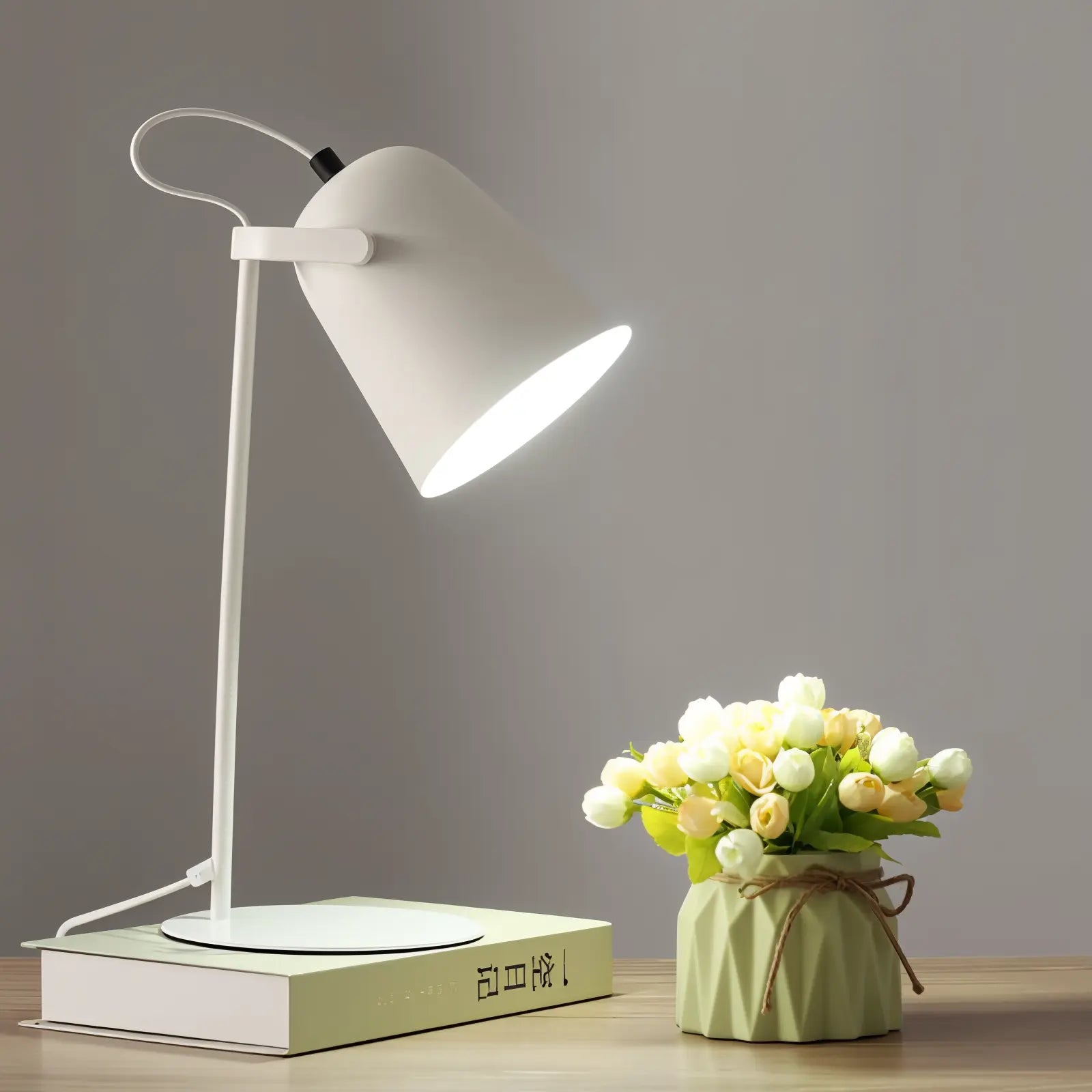 Nordische Tischlampe mit verstellbarem Schirm Zorenza