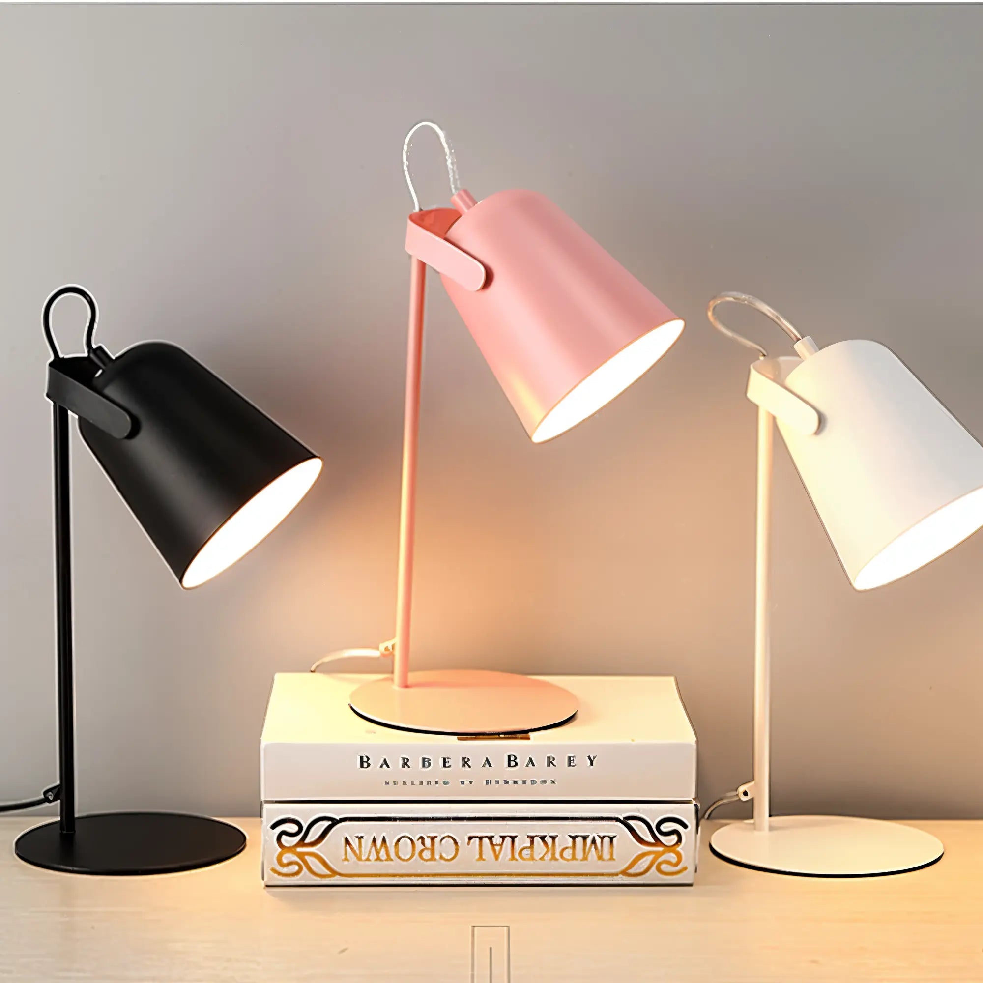 Nordische Tischlampe mit verstellbarem Schirm Zorenza