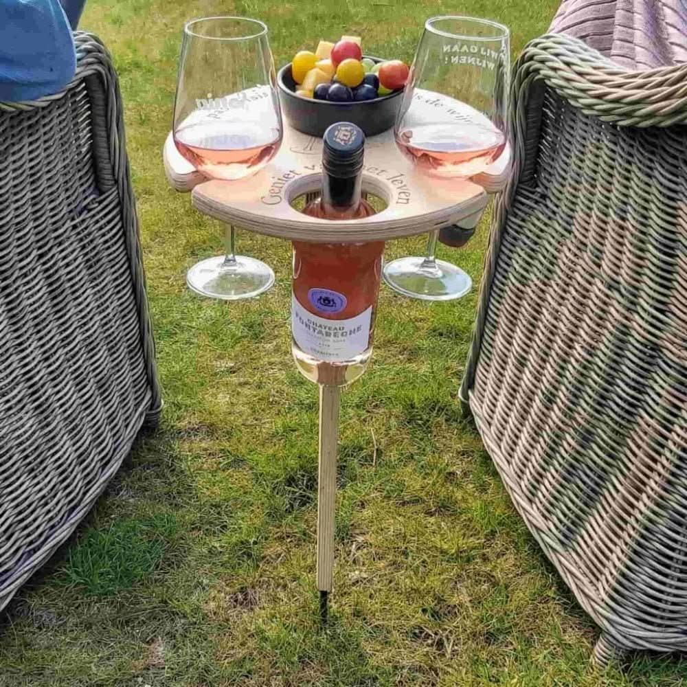 Outdoor-Weintisch aus Holz mit Erdspieß für Garten -    Zorenza
