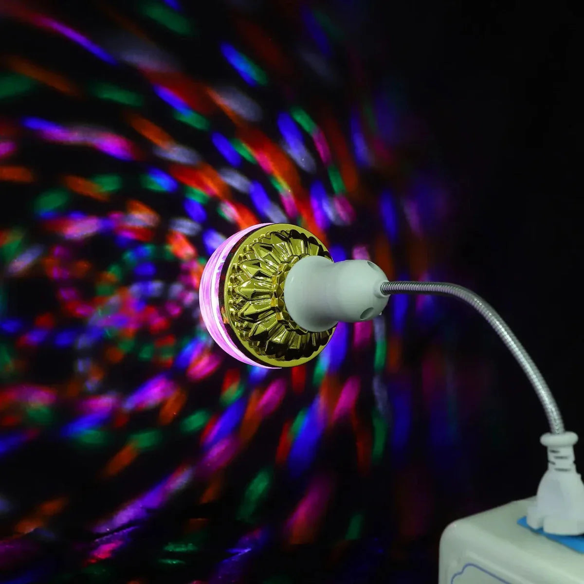 LED Discolampe E27 mit RGB-Effekt und Rotation -    Zorenza