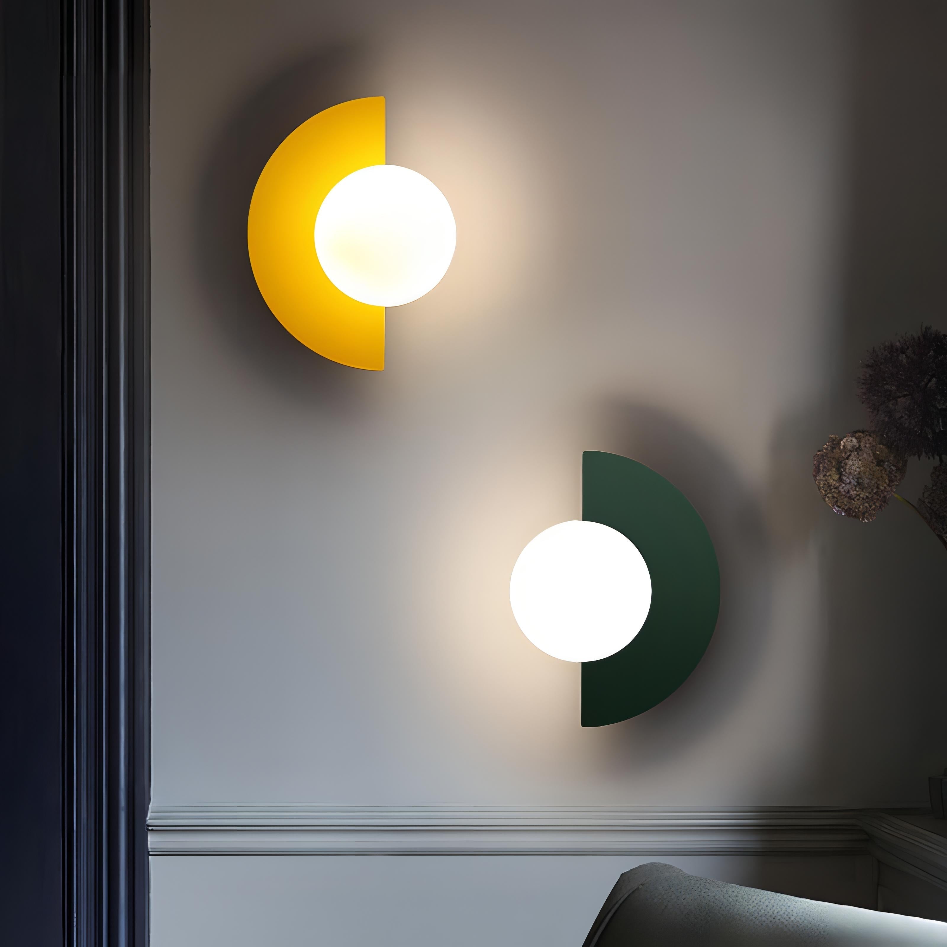 Wandleuchte Nordic Design mit LED-Kugel -    Zorenza