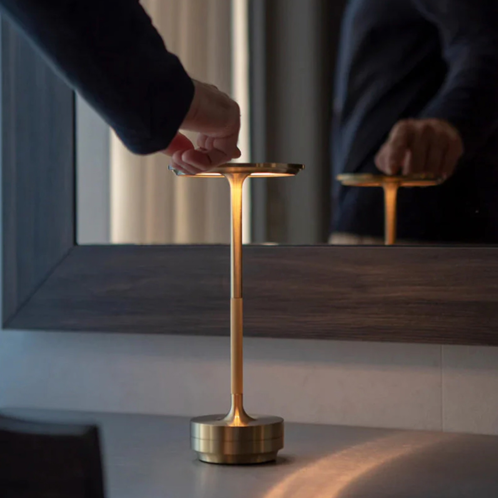 Tischlampe kabellos mit Touch-Bedienung und USB-Aufladung -    Zorenza