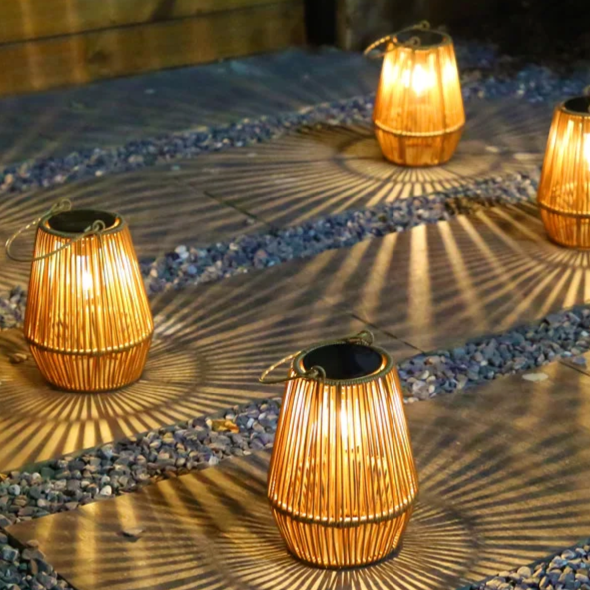 Solar Rattan Laterne mit Dämmerungssensor -    Zorenza