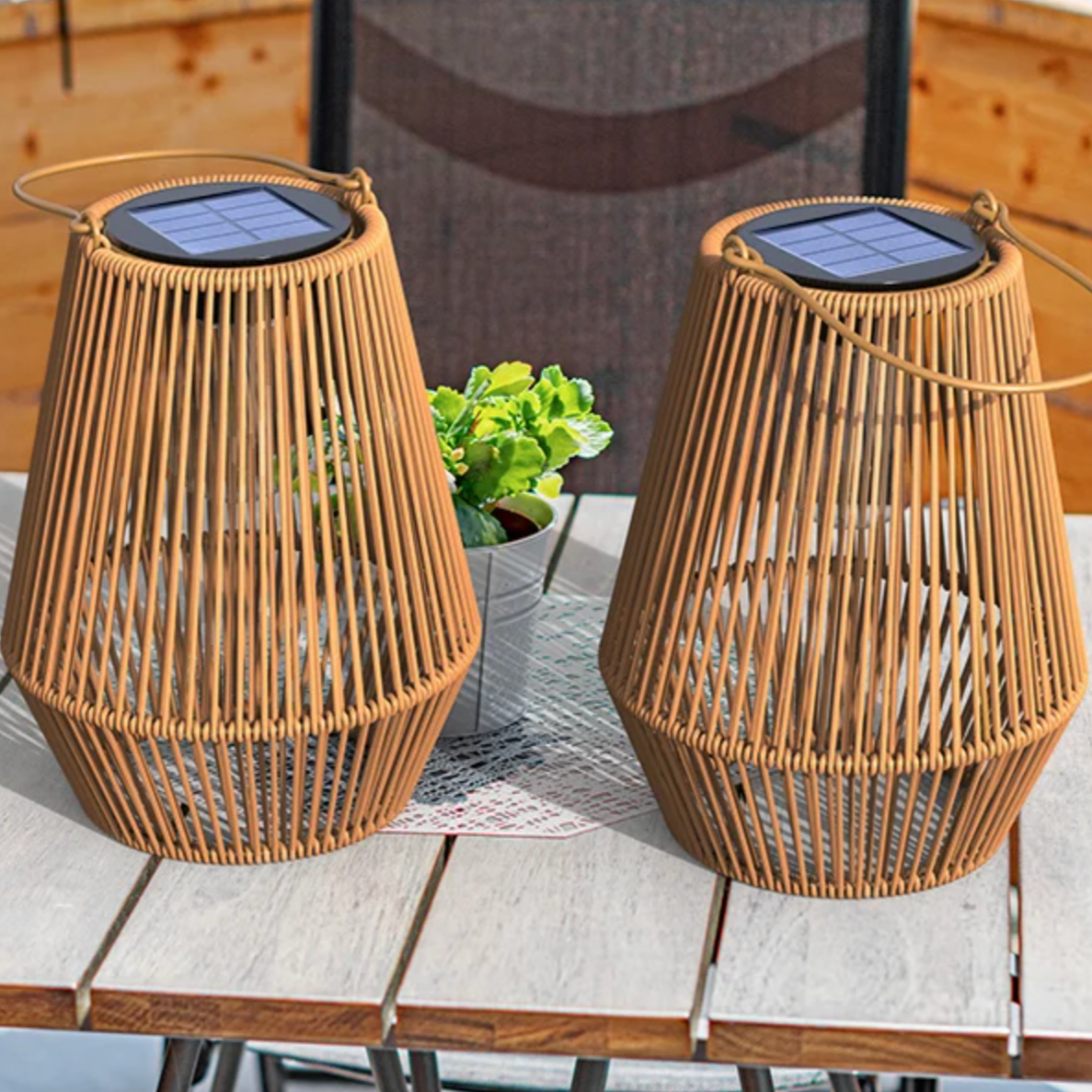 Solar Rattan Laterne mit Dämmerungssensor -    Zorenza